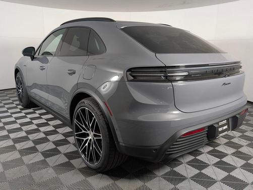 2026 Porsche Macan 