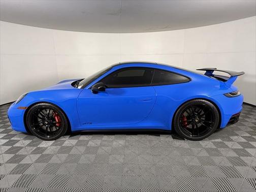 2022 Porsche 911 Carrera 4 GTS