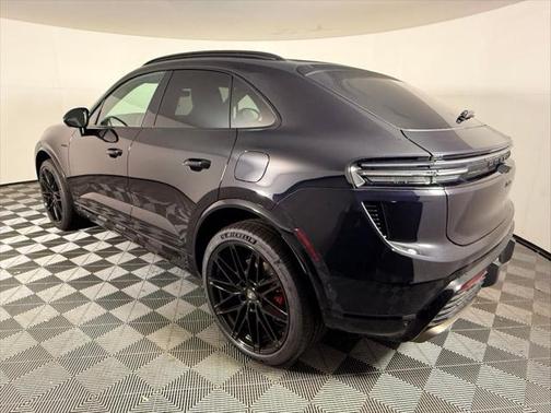 2025 Porsche Macan Turbo
