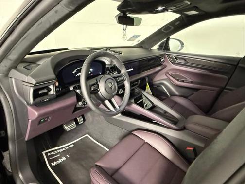 2025 Porsche Macan Turbo