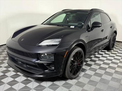 2025 Porsche Macan Turbo