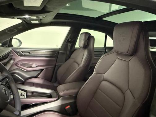 2025 Porsche Macan Turbo