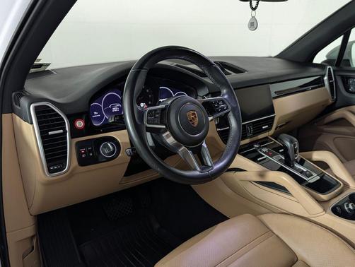 White 2023 Porsche Cayenne Platinum Edition