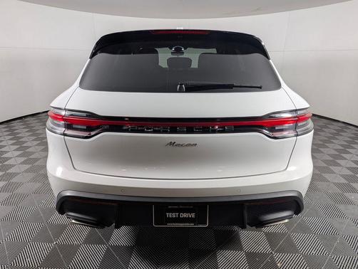 2025 Porsche Macan 2.0T