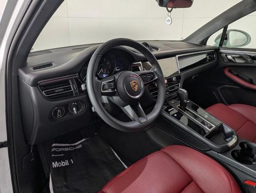 2025 Porsche Macan 2.0T