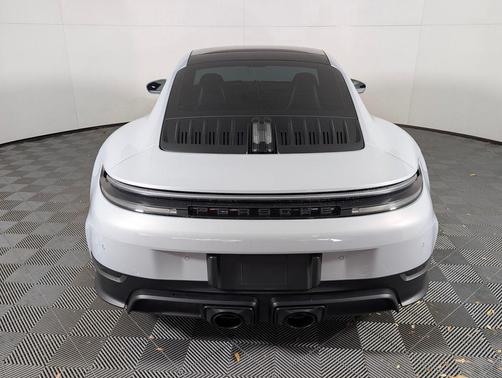 2025 Porsche 911 Carrera 4 GTS