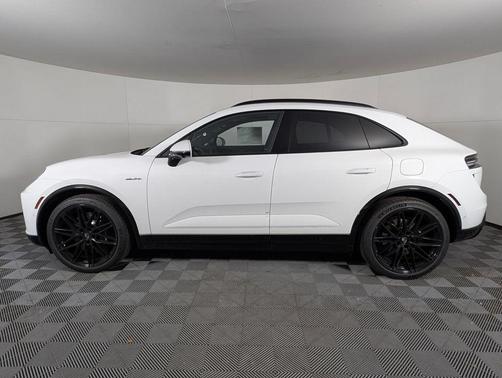 2025 Porsche Macan Turbo