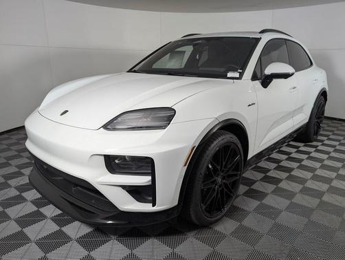 2025 Porsche Macan Turbo