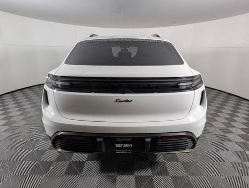 2025 Porsche Macan Turbo