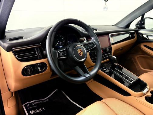 2025 Porsche Macan 2.0T