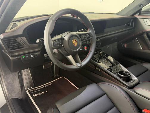 2025 Porsche 911 Carrera GTS