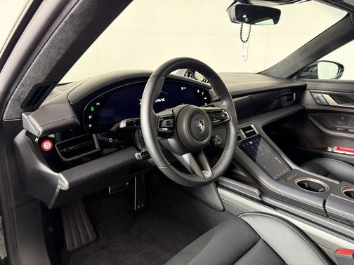 2025 Porsche Taycan Turbo S