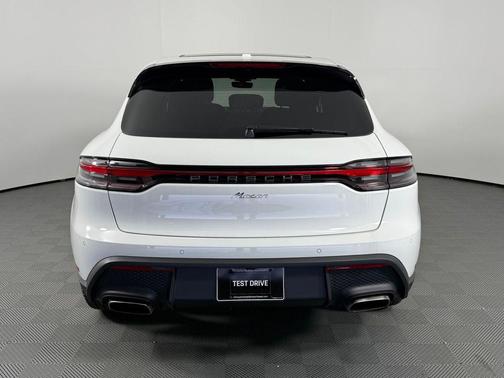 2025 Porsche Macan 
