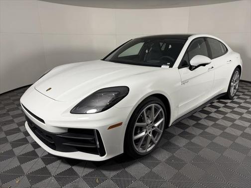 2025 Porsche Panamera E-Hybrid 4