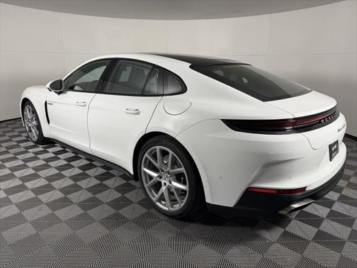 2025 Porsche Panamera E-Hybrid 4