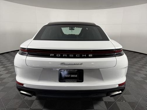 2025 Porsche Panamera E-Hybrid 4