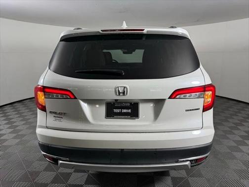 2020 Honda Pilot Touring 8-Passenger