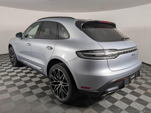 Dolomite 2026 Porsche Macan Macan