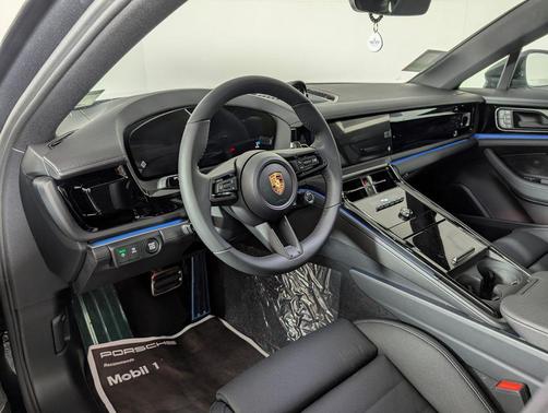 2026 Porsche Panamera 4