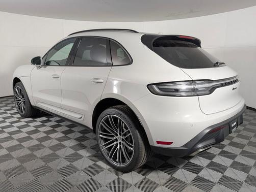 2026 Porsche Macan 