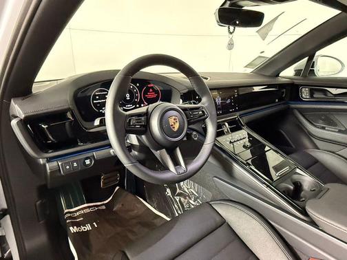 2026 Porsche Panamera 4