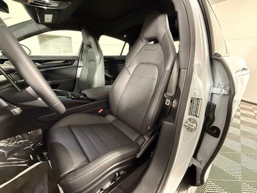 2026 Porsche Panamera 4