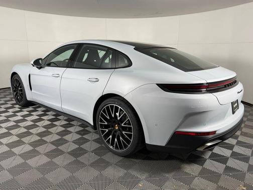 2026 Porsche Panamera 4