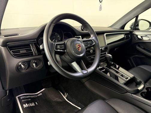 2025 Porsche Macan 2.0T