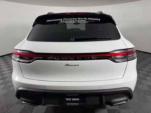 2025 Porsche Macan 2.0T