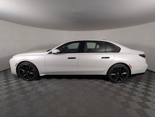 White Metallic 2023 BMW i7 xDrive60