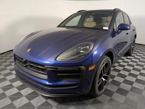 Gentian Blue Metallic 2026 Porsche Macan Macan