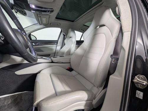 2023 Porsche Panamera GTS