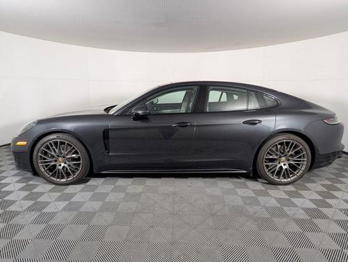 2023 Porsche Panamera GTS