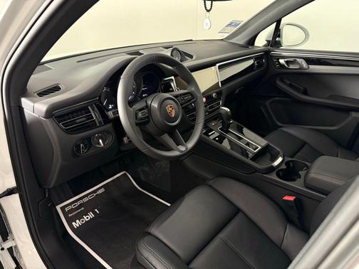 2025 Porsche Macan 2.0T