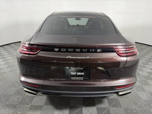 2018 Porsche Panamera 4