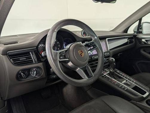 2021 Porsche Macan Base (PDK)