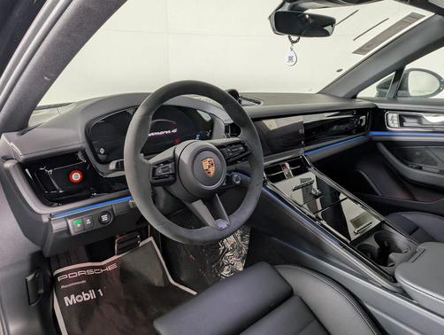 2026 Porsche Panamera 4 E-Hybrid