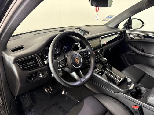 2025 Porsche Macan T