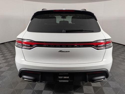 2026 Porsche Macan 