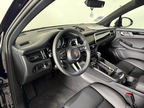 2025 Porsche Macan S