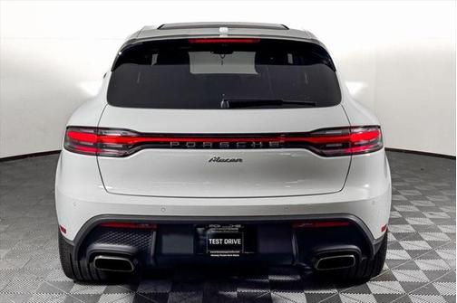 2025 Porsche Macan Base