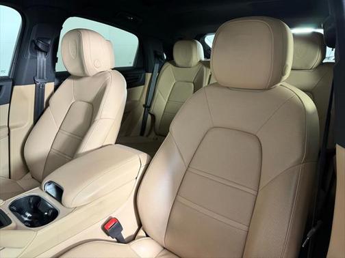 2022 Porsche Cayenne Platinum Edition