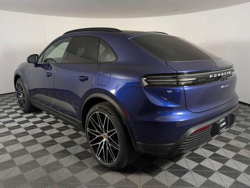 2026 Porsche Macan 4