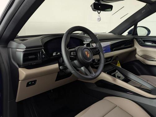 2026 Porsche Macan 4