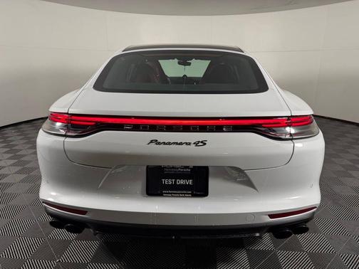 2022 Porsche Panamera 4S