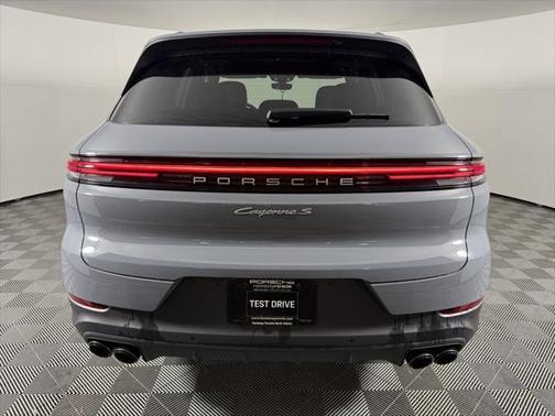 2025 Porsche Cayenne S
