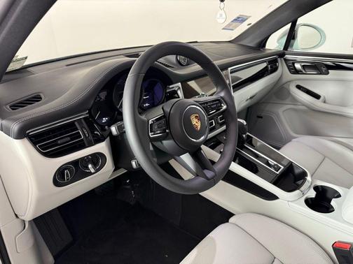 2025 Porsche Macan 2.0T