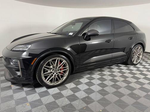 2025 Porsche Macan Turbo