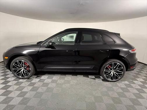 2025 Porsche Macan Base