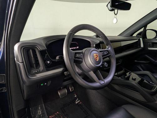 Algarve Blue Metallic 2024 Porsche Cayenne S